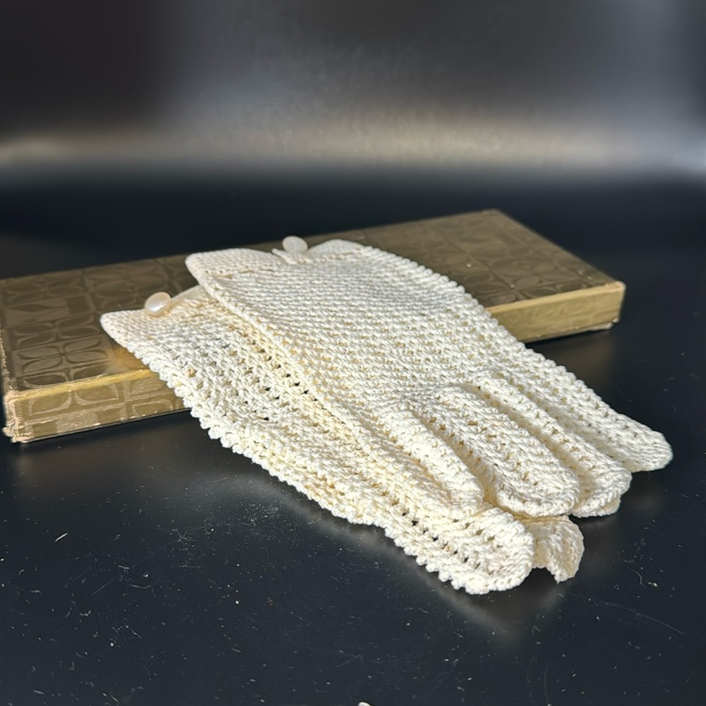 Vintage child’s gloves